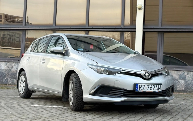 Toyota Auris cena 46000 przebieg: 147000, rok produkcji 2016 z Rzeszów małe 211